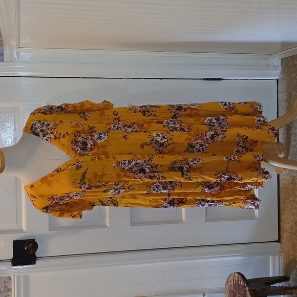 torrid Dresses & Skirts - Torrid Yellow Floral Dress Sz 4X